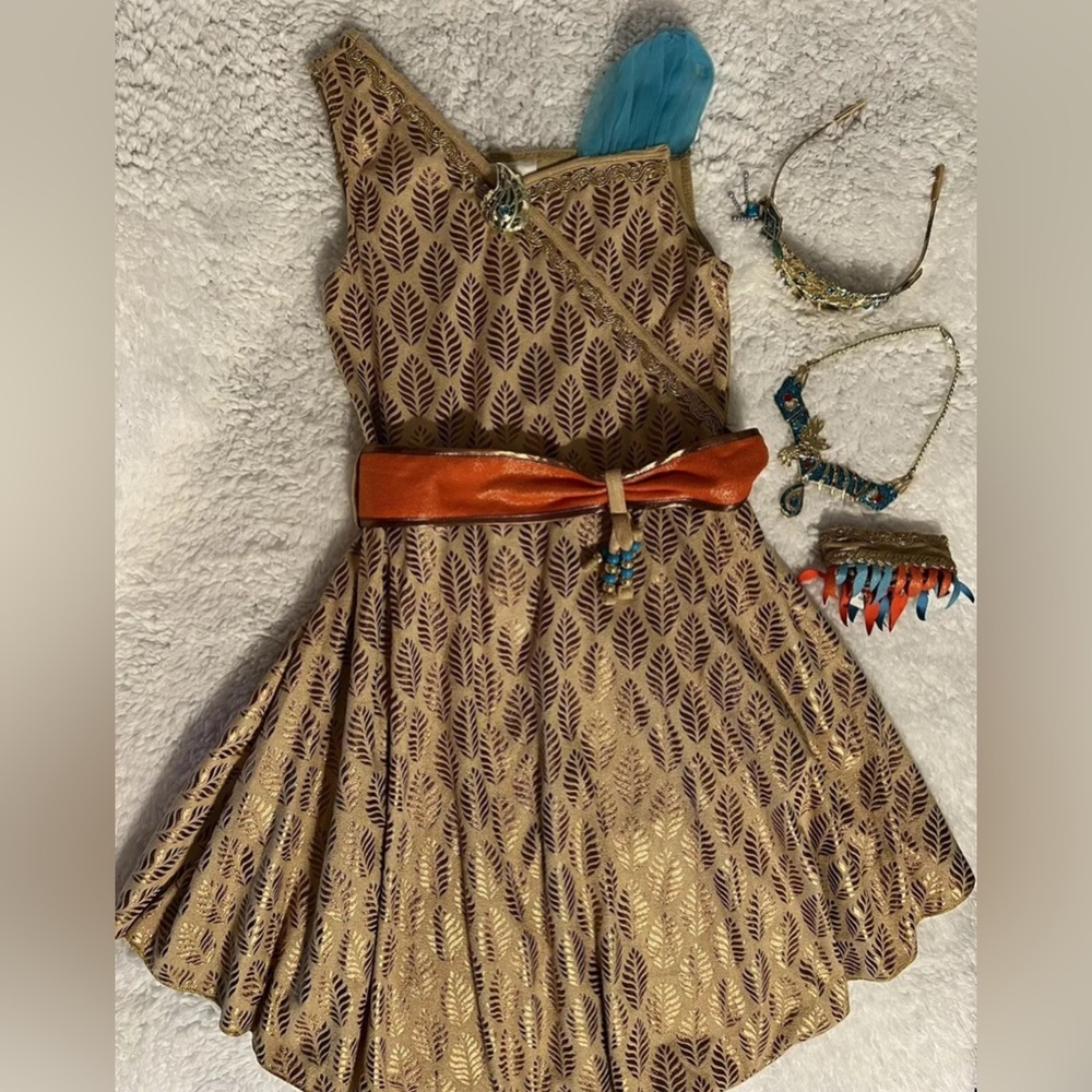 EUC - Disney Store - Pocahontas Costume with DS Necklace & DS Crown - Size 7/8
